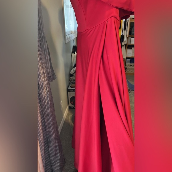 La Femme Curve Red Off The Shoulder Long Dress - Picture 5 of 15